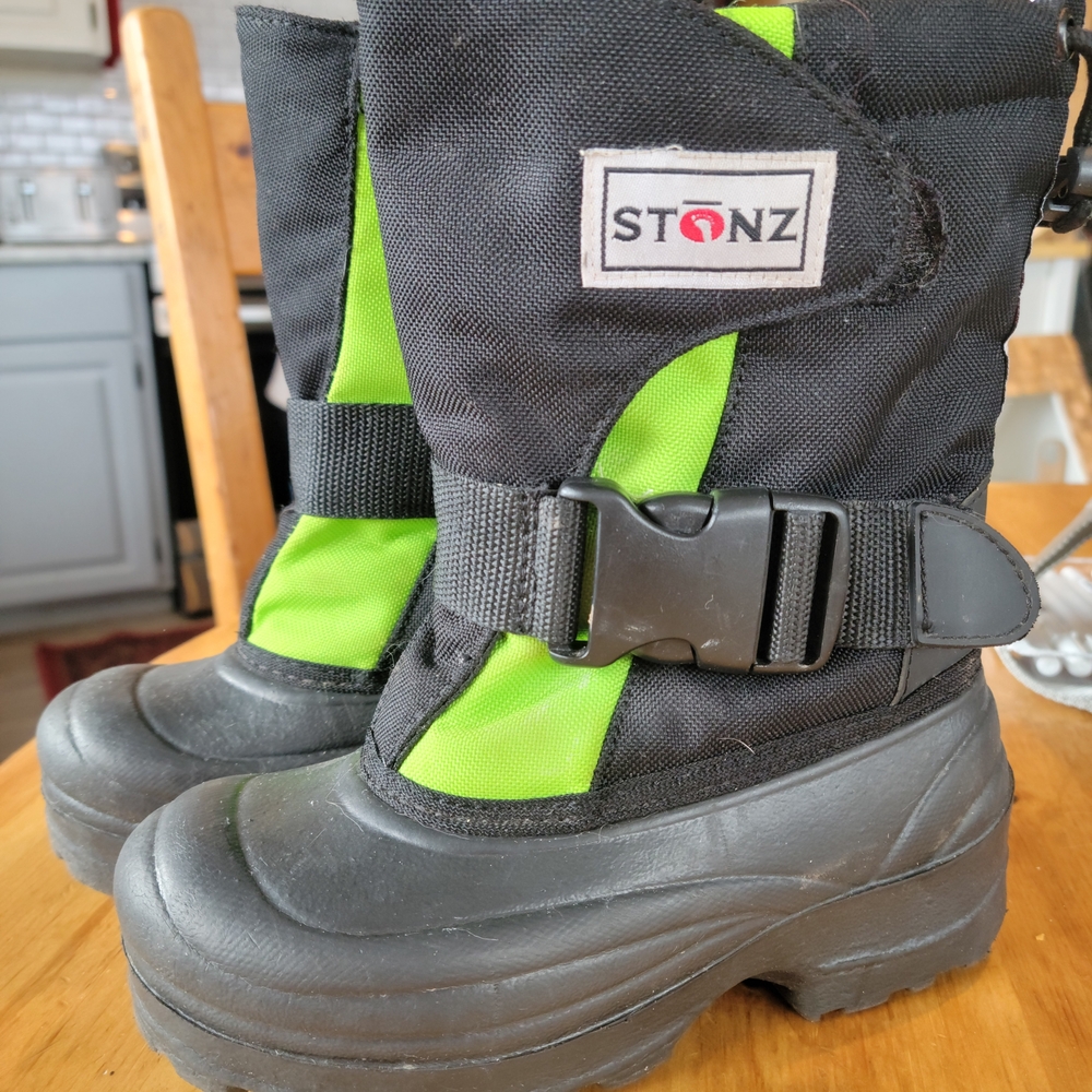 Stonz Black and Green Winter Boots